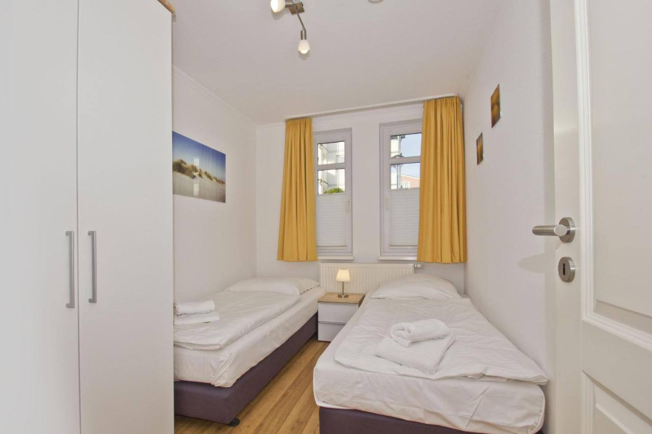 Mit Meerblick Und Balkon, Gratis Nutzung Vom Ahoi Erlebnisbad Und Sauna In Sellin - Meeresblick Fewo 33 غورين المظهر الخارجي الصورة