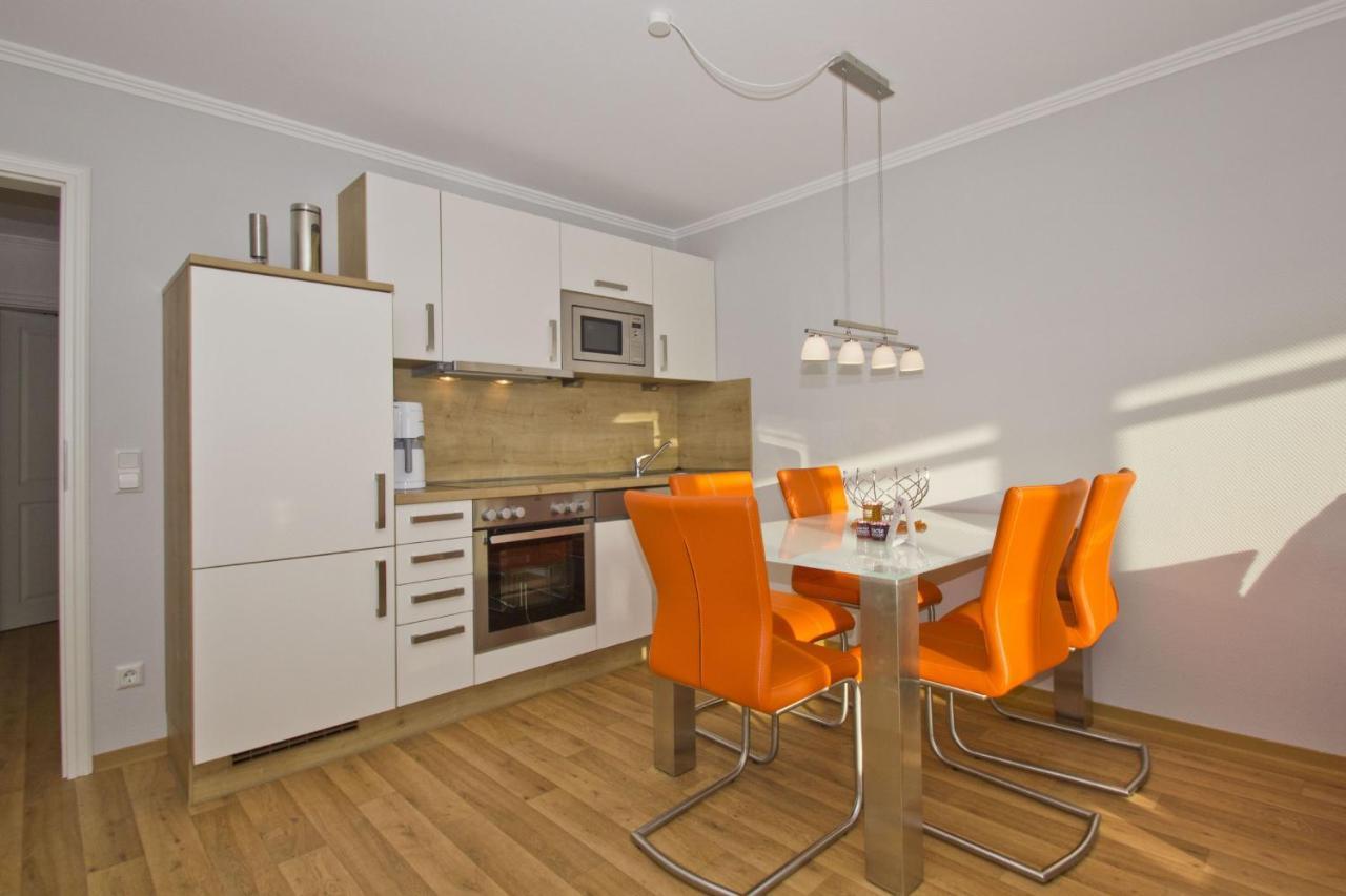 Mit Meerblick Und Balkon, Gratis Nutzung Vom Ahoi Erlebnisbad Und Sauna In Sellin - Meeresblick Fewo 33 غورين المظهر الخارجي الصورة