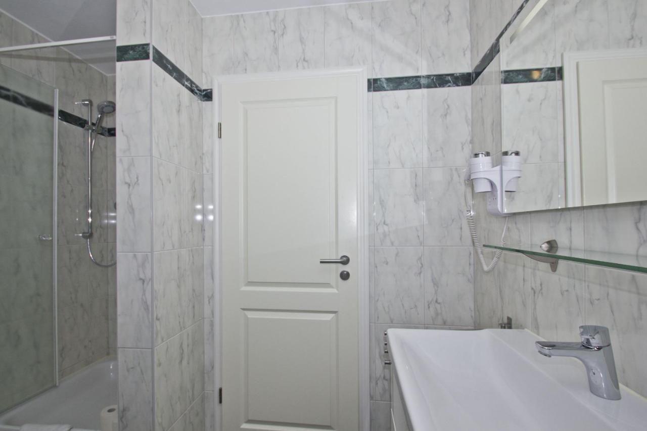 Mit Meerblick Und Balkon, Gratis Nutzung Vom Ahoi Erlebnisbad Und Sauna In Sellin - Meeresblick Fewo 33 غورين المظهر الخارجي الصورة